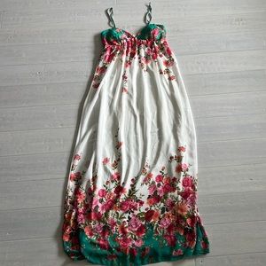 Floral Garden White Sweetheart Neckline Maxi Dress